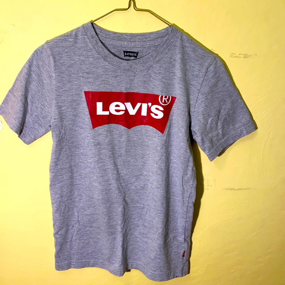Levi’s t shirt